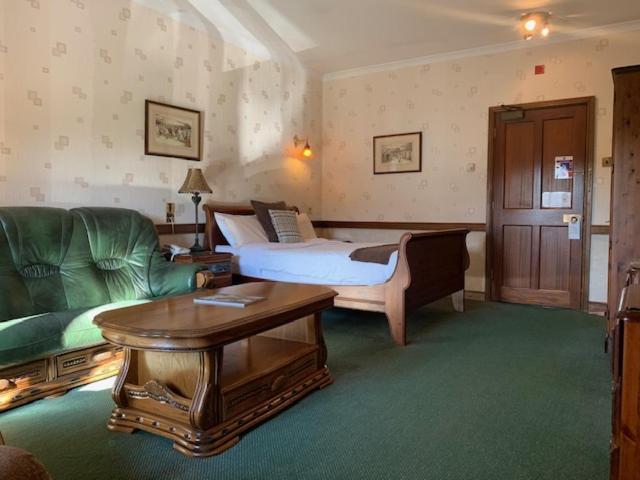 St Mary'S Hotel Golf & Country Club Pencoed Kültér fotó